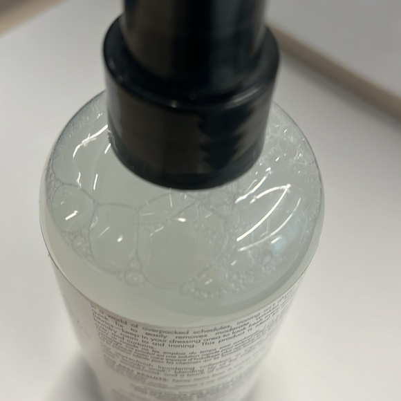 The Laundress New York CREASE RELEASE Fabric Wrinkle Remover Spray 8oz 250ml NEW - Picture 3 of 3